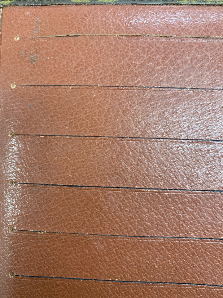 LOUIS VUITTON VINTAGE 1983 MONOGRAM CANVAS TRAVEL WALLET 833