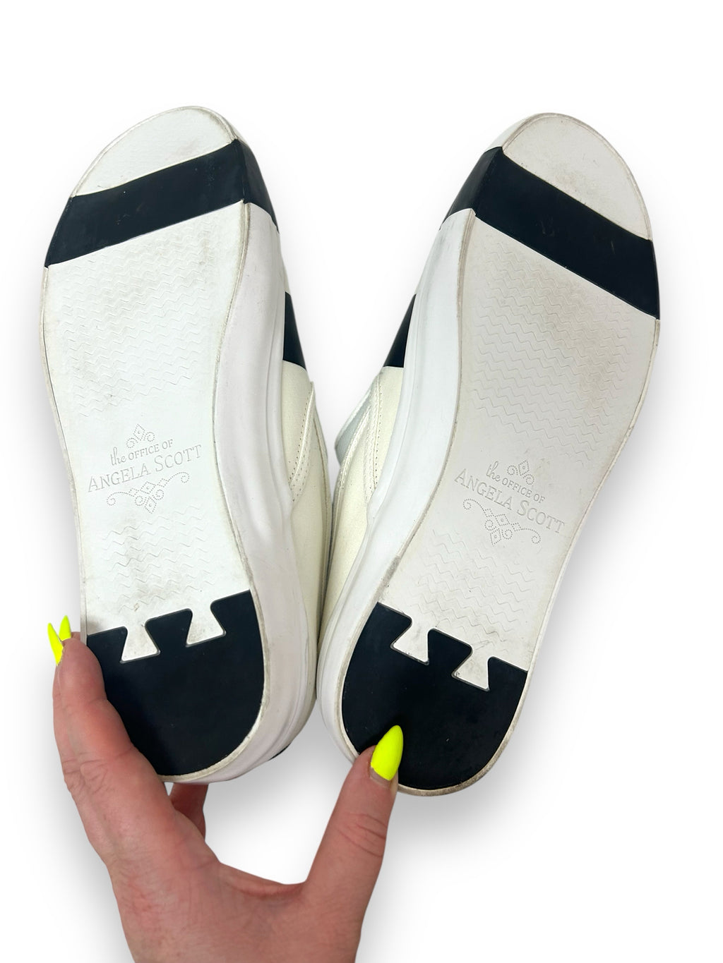 THE OFFICE OF ANGELA SCOTT SLIP ON SHOE WHITE BLACK STRIPE SIZE 39