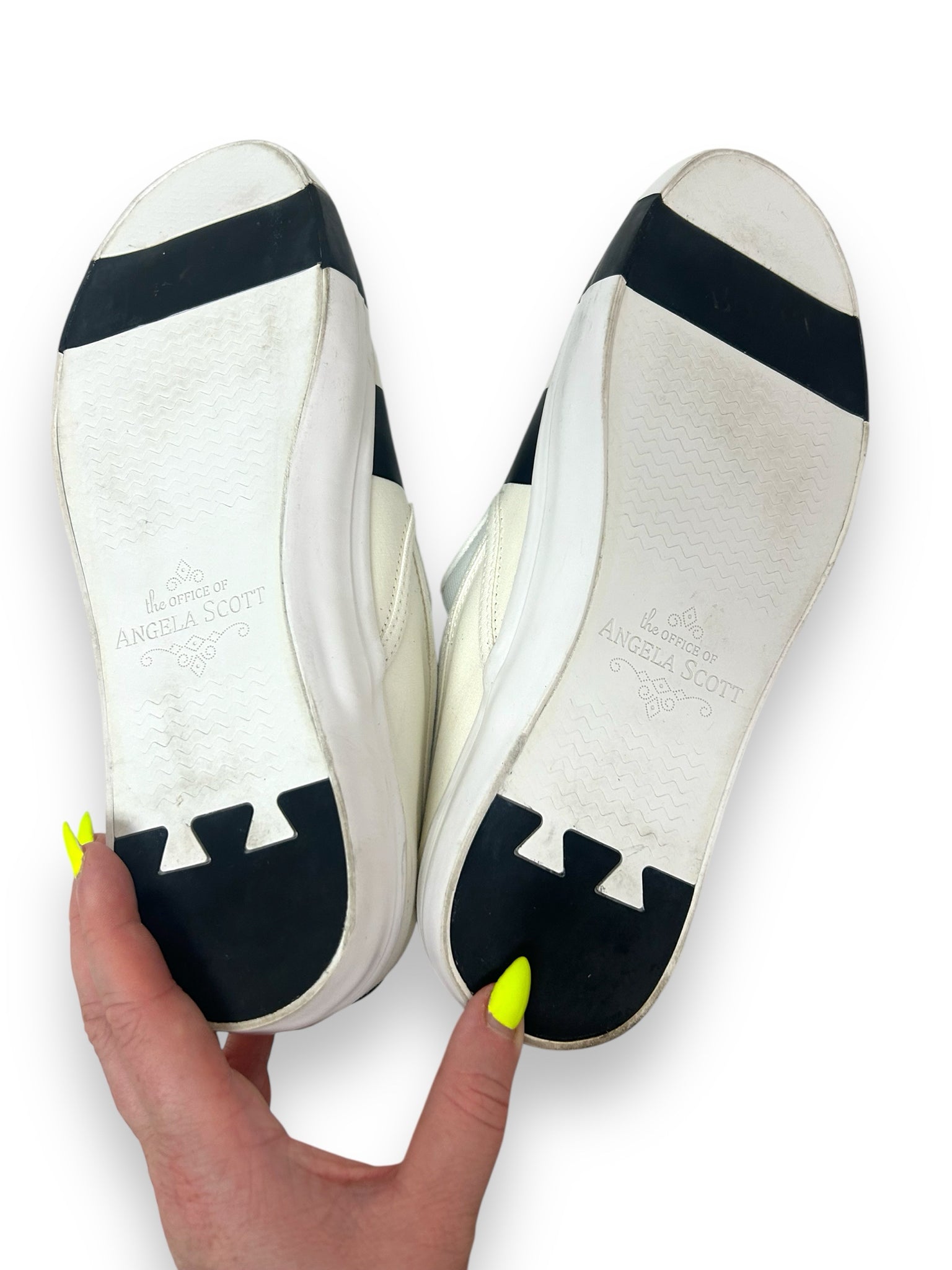 THE OFFICE OF ANGELA SCOTT SLIP ON SHOE WHITE BLACK STRIPE SIZE 39