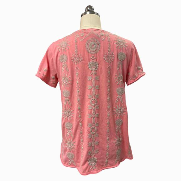 JOHNNY WAS MAKANA EVERYDAY EMBROIDERED LIGHT PINK TEE SIZE S