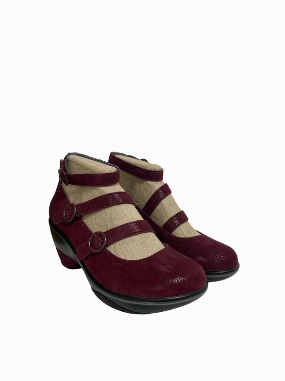 JAMBU NIB PENELOPE WEDGE IN WINE SHIMMER SIZE: 8.5