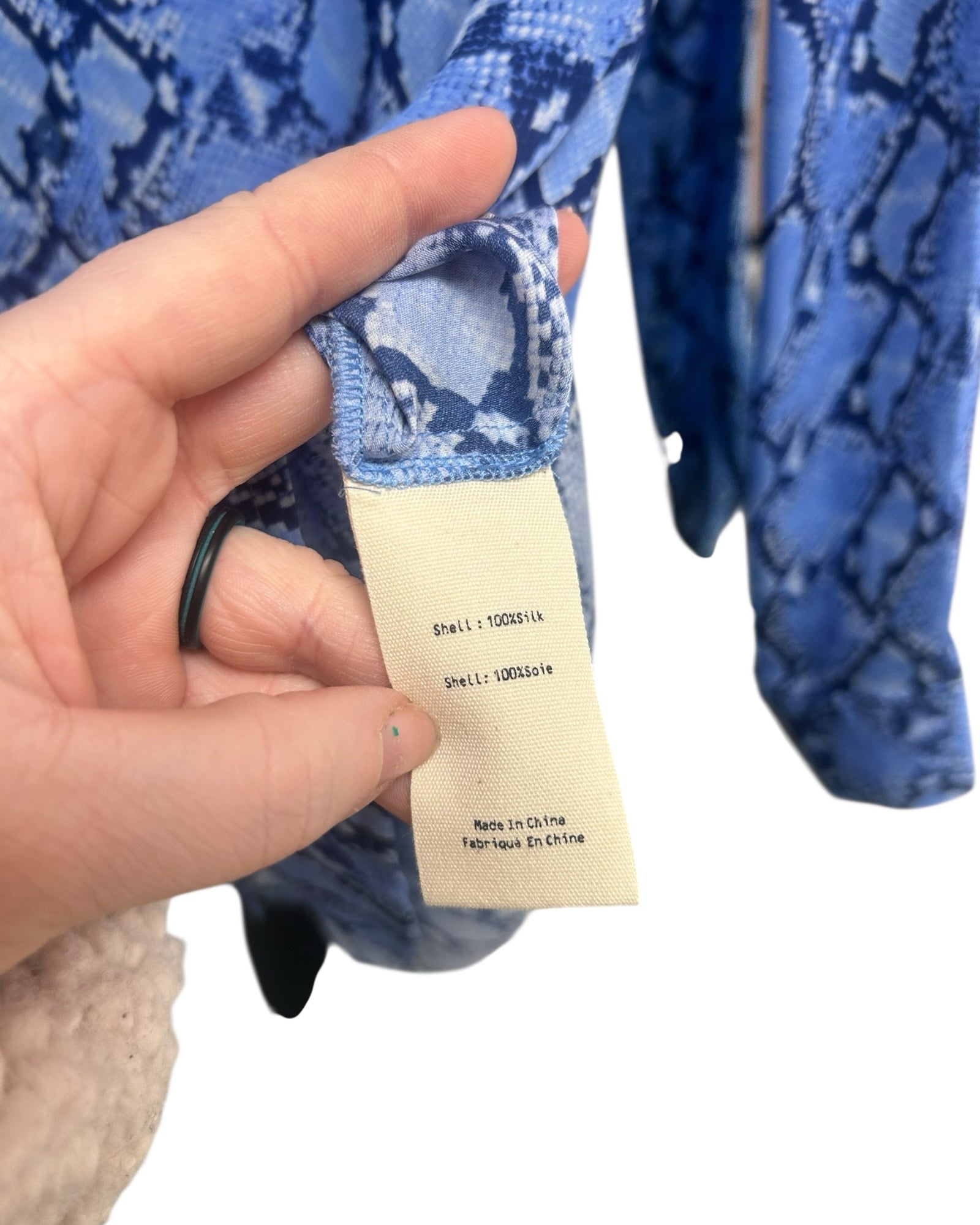L'AGENCE NINA SILK BLOUSE PALOMA BLUE SNAKE PRINT SIZE MEDIUM