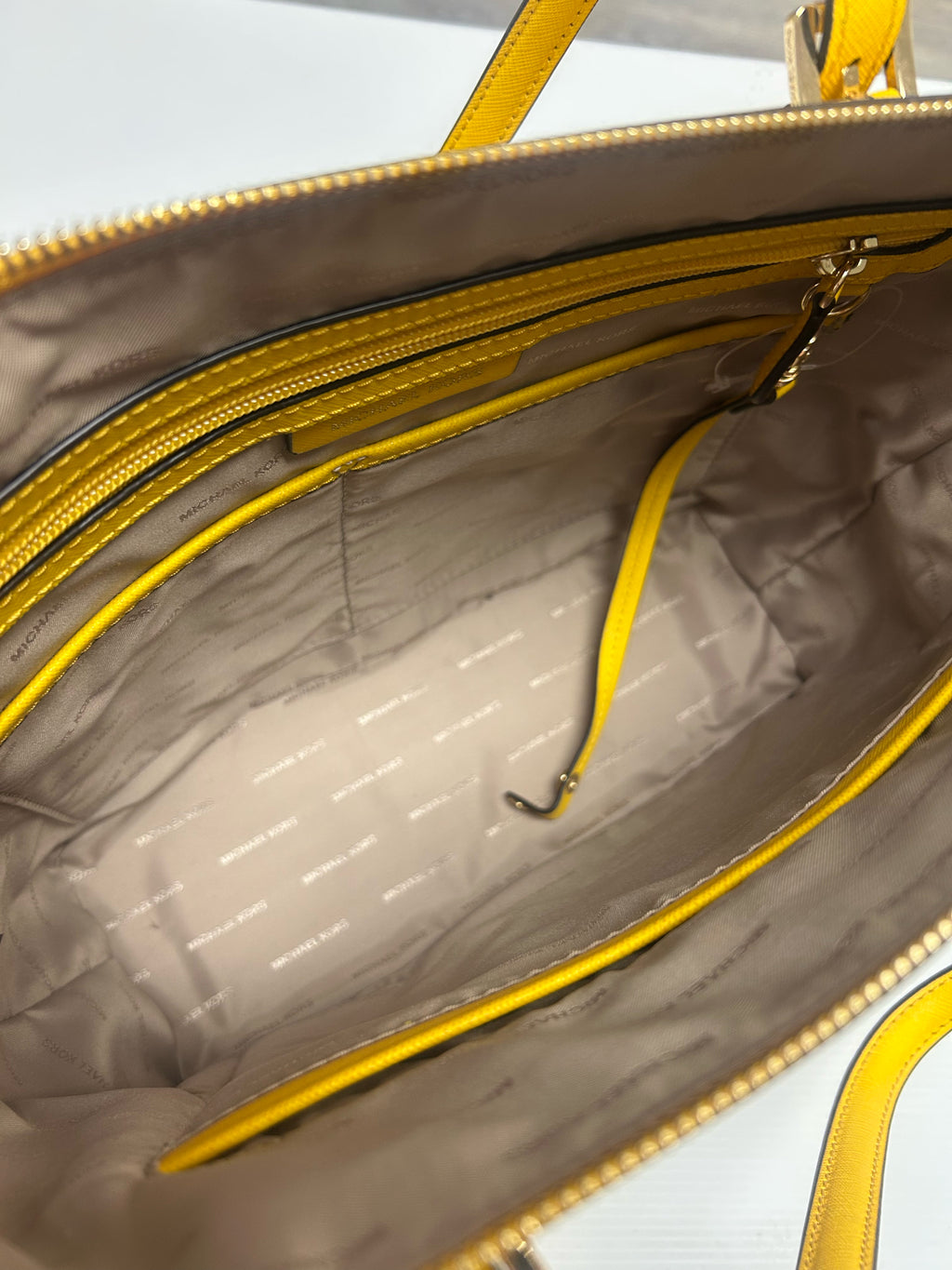 MICHAEL KORS CHARLOTTE LEATHER JET SET MEDIUM TOTE BAG YELLOW