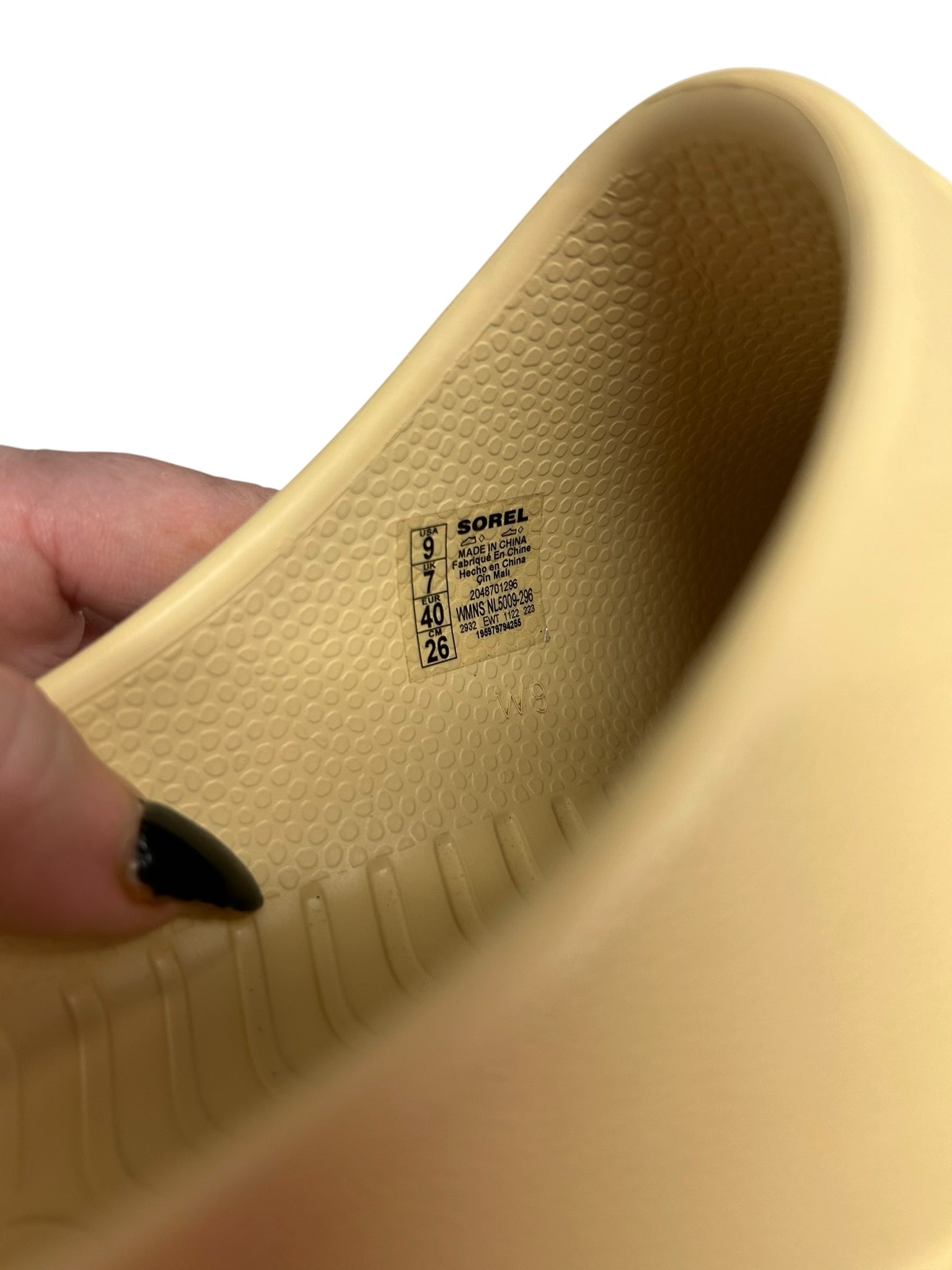 SOREL CARIBOU CREAM PLATFORM SLIP ON CLOGS SIZE 9