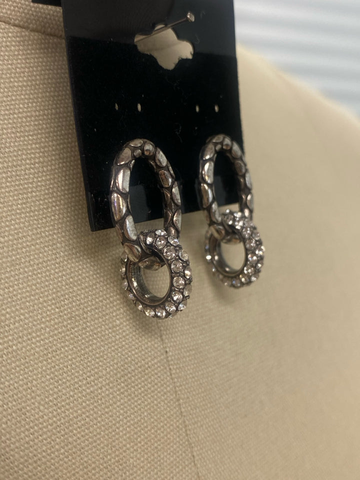 BRIGHTON PEBBLE & PAVE LINK EARRING