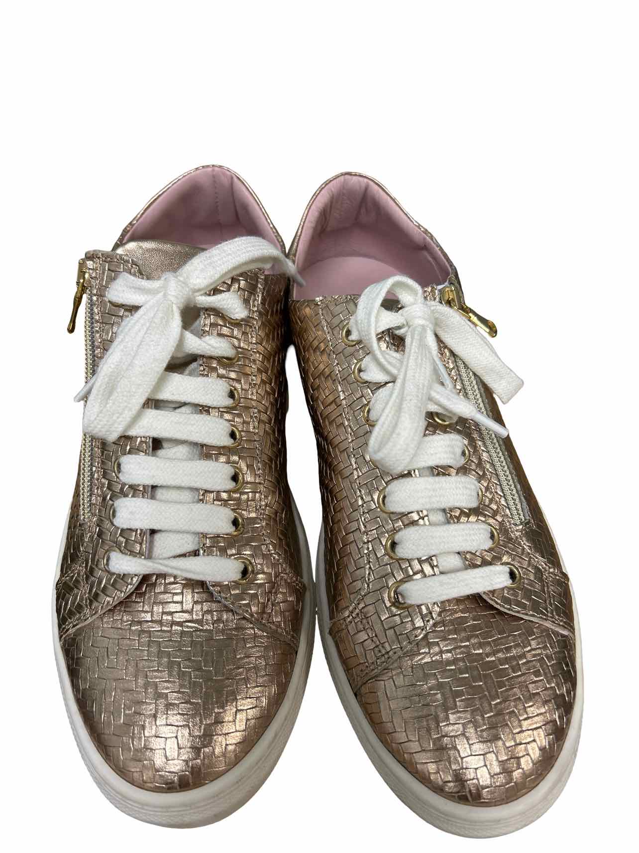 SOLE BLISS SPRINT METALLIC WEAVE SNEAKERS SIZE: 40