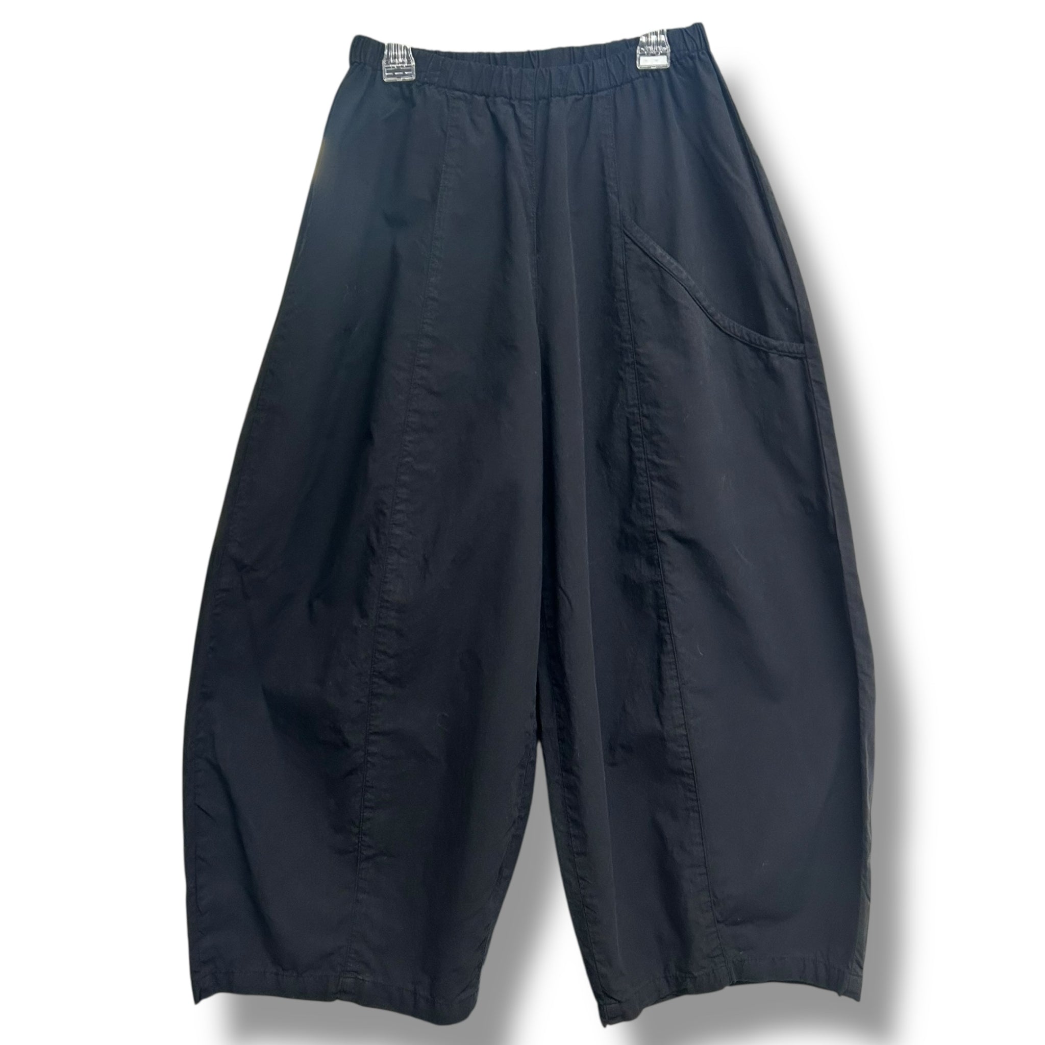 ELEVEN STITCH DESIGN BLACK CROPPED BARRELL PULL ON PANTS SIZE XS