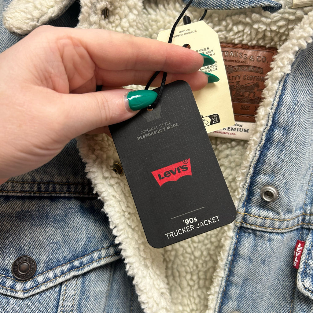 NWT LEVI'S SHERPA 90'S TRUCKER DENIM JACKET LIGHT WASH SIZE XS