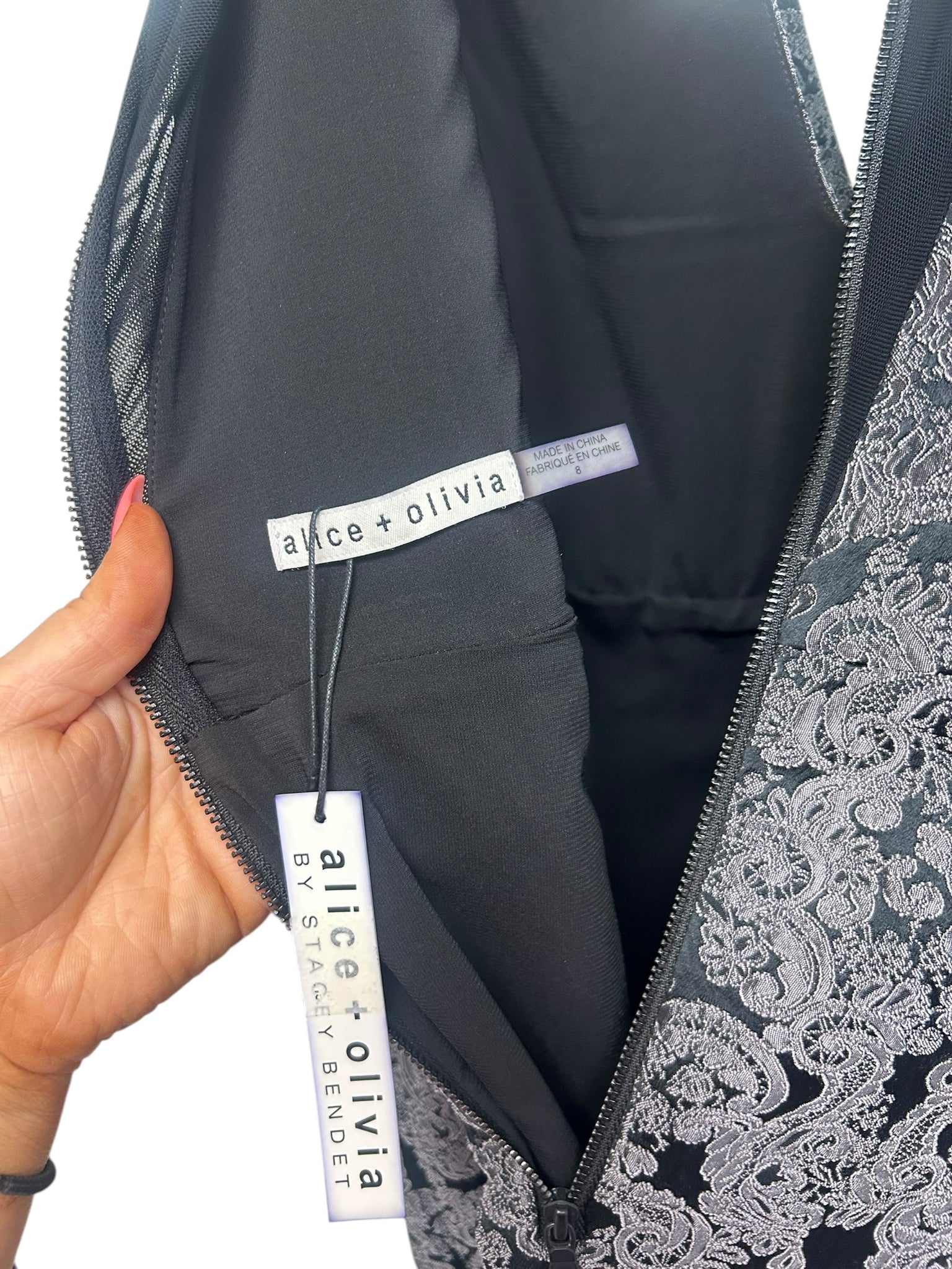 NWT ALICE & OLIVIA BAYLEE BROCADE V NECK SHEATH GRAY BLACK DRESS SIZE 8