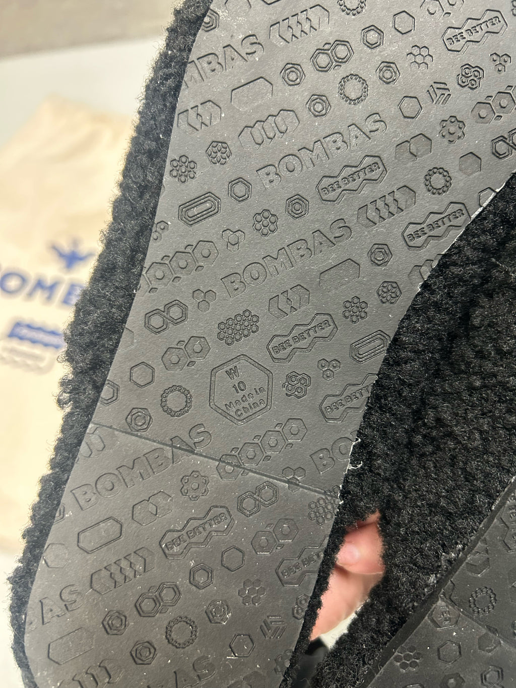 NWT BOMBAS THE SATURDAY FAUX FUR SLIPPER BLACK SIZE 10