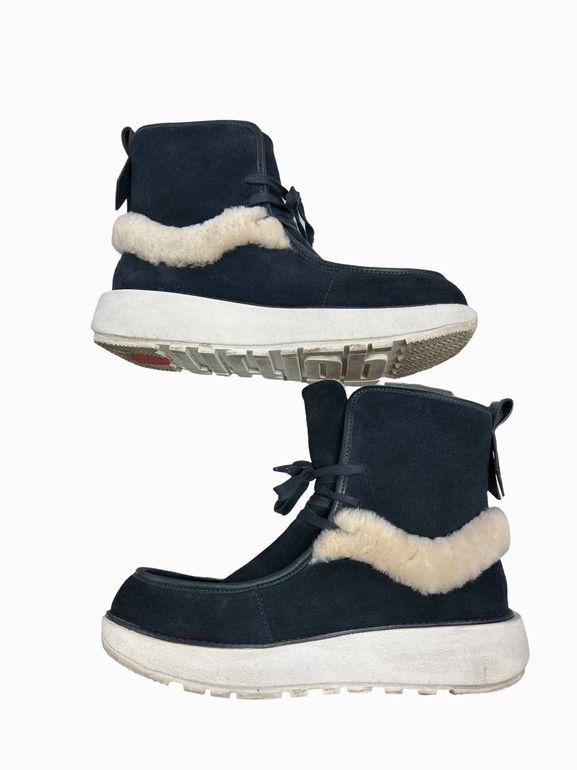 FITFLOP NYSA SUEDE SHEARLING CHUKKA BOOT SIZE: 9