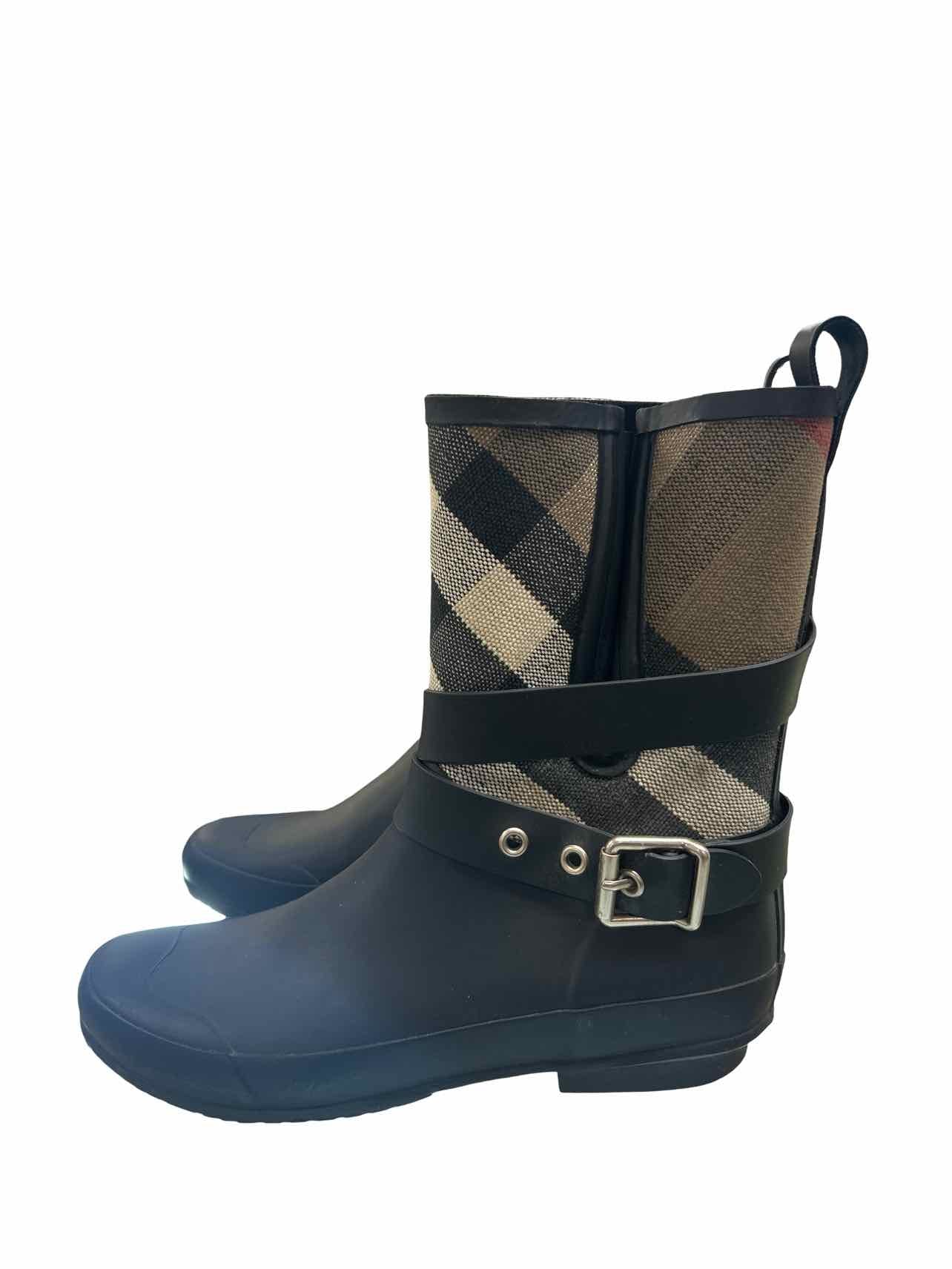 BURBERRY HOLLOWAY BUCKLE MATTE MID RAIN BOOT size: 38