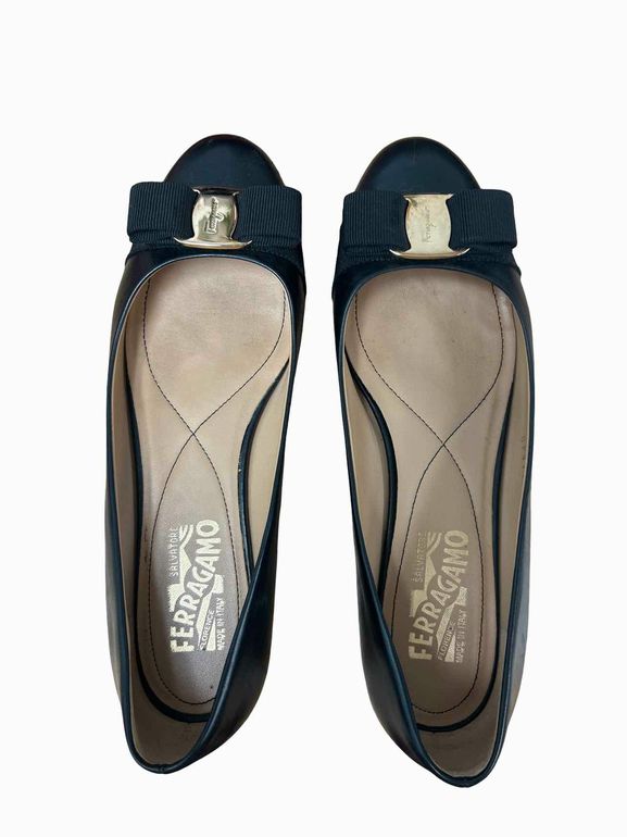 FERRAGAMO VARINA BLACK LEATHER BALLET FLAT 7.5