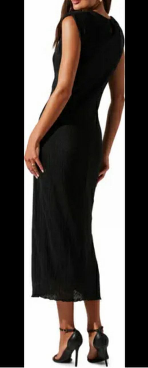 ASTR NWT! PLISSE FULLY LINED BLACK MAXI DRESS WITH PADDED SHOULDERS SIZE S - WEARHOUSE  CONSIGNMENT