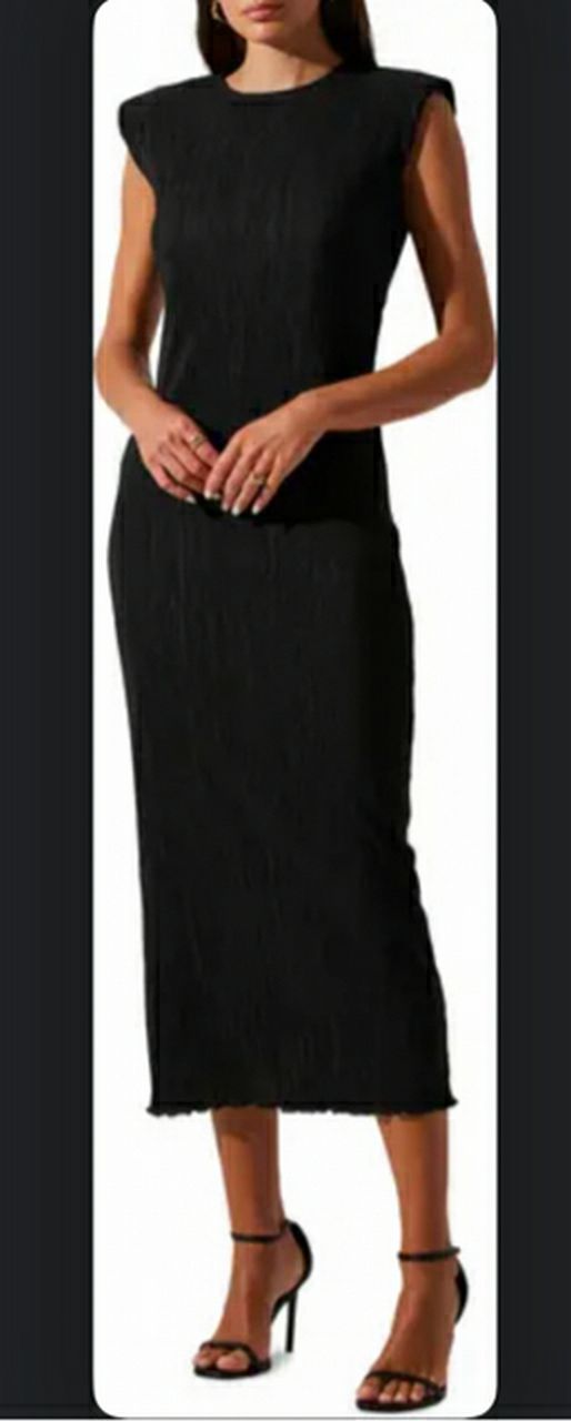 ASTR NWT! PLISSE FULLY LINED BLACK MAXI DRESS WITH PADDED SHOULDERS SIZE S - WEARHOUSE  CONSIGNMENT