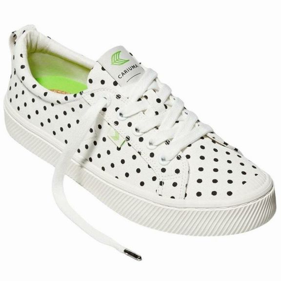 CARIUMA NWOB! OCA LOW CANVAS WHITE/BLACK SNEAKER SIZE 8