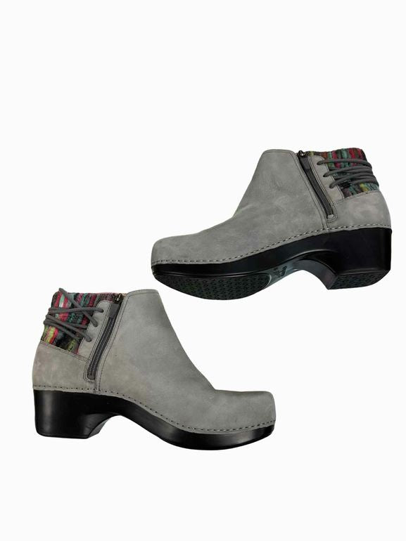 DANSKO TAMI NUBUCK MIXED MEDIA BOOTIE SIZE: 40