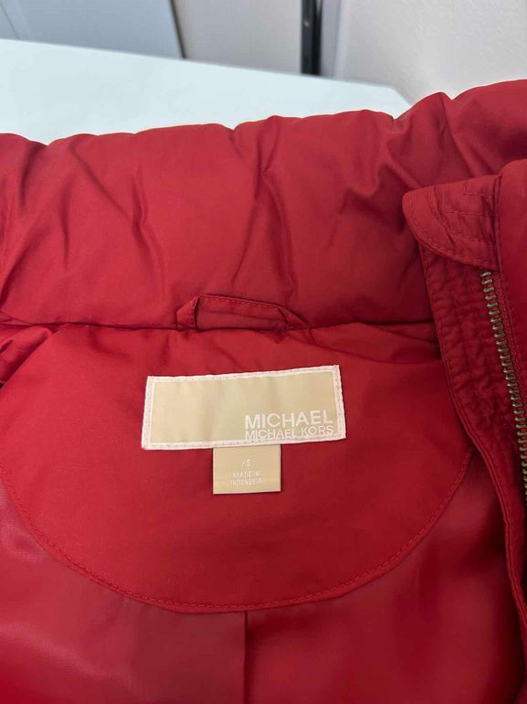 MICHAEL KORS DOWN HOODED VEST IN CHILI RED SIZE: XS