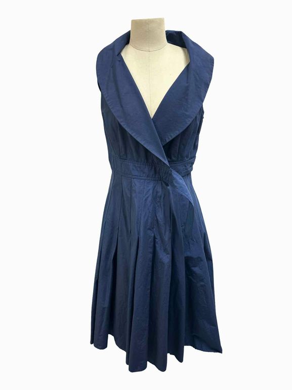 TUCKERNUCK FINLEY SLEEVELESS COLLARED SIDE TIE PLEATED DRESS  SIZE: S