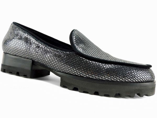 DONALD PLINER ELEN METALLIC LUG GUNMETAL LOAFER SIZE 8