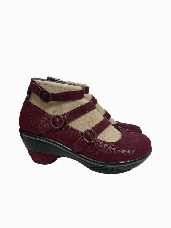 JAMBU NIB PENELOPE WEDGE IN WINE SHIMMER SIZE: 8.5