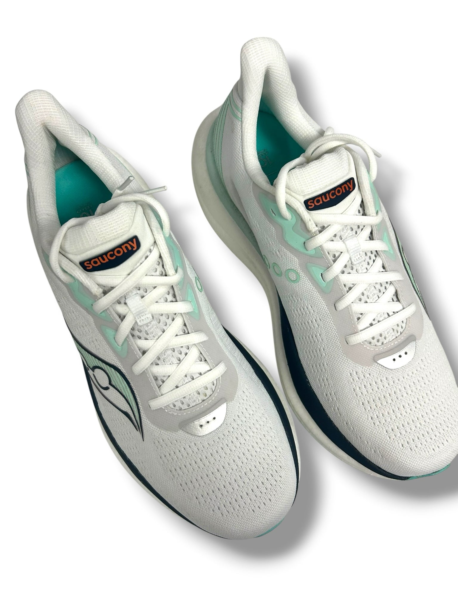NEW WITH BOX SAUCONY TRIUMPH 23 RUNNING ATHLETIC SNEAKERS WHITE AQUA SIZE 11.5