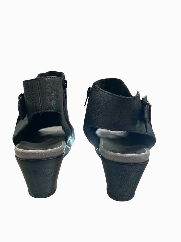 EARTH LEATHER PEEP-TO WEDGE HEELS SIZE: 10