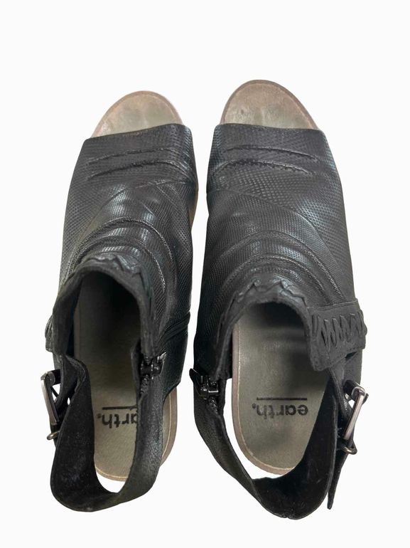 EARTH LEATHER PEEP-TO WEDGE HEELS SIZE: 10