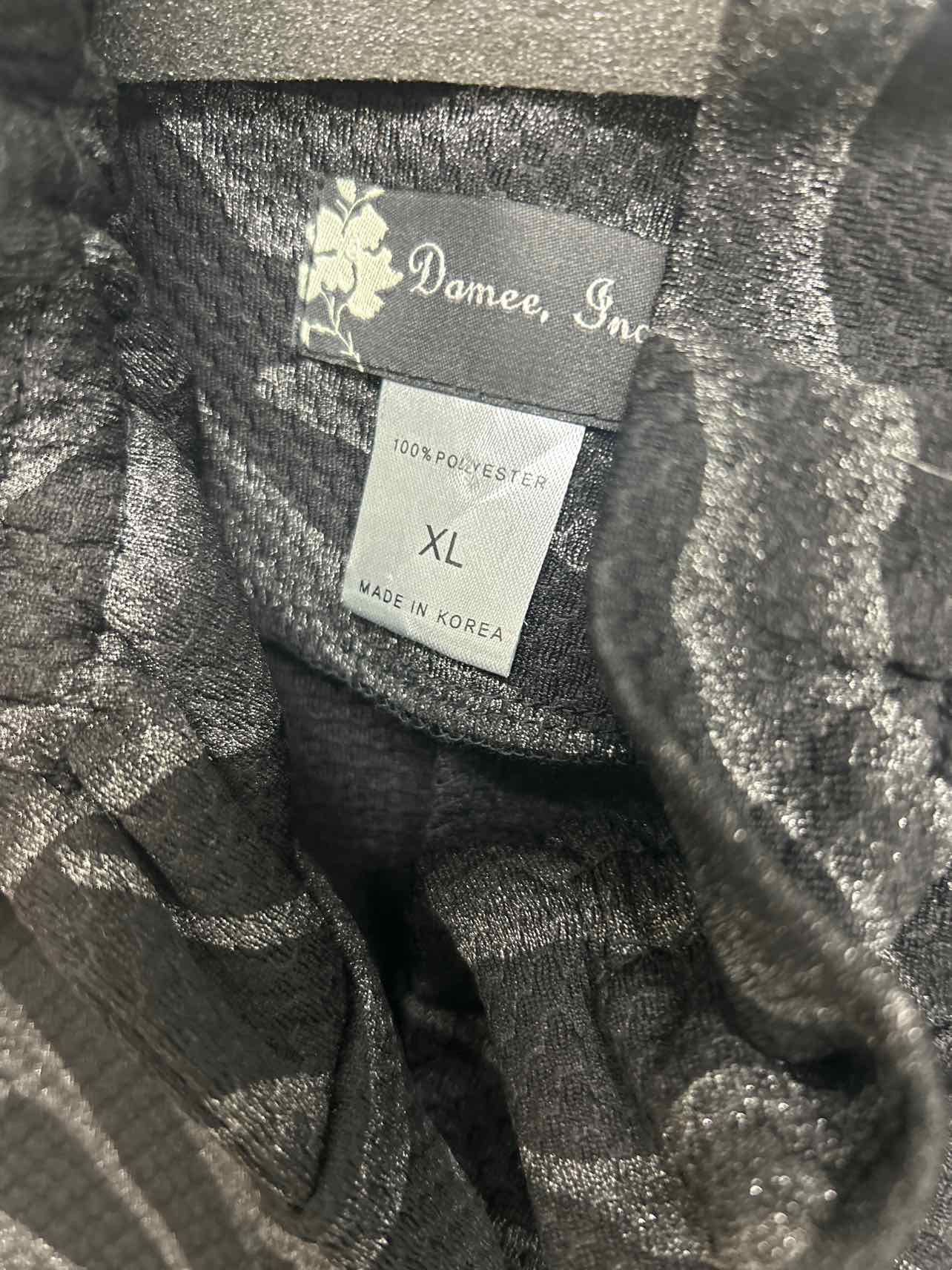 DAMEE INC. LAGENLOOK ART TO WEAR ZEBRA PRINT BUTTON-UP RUFFLE COLLAR SIZE: XL