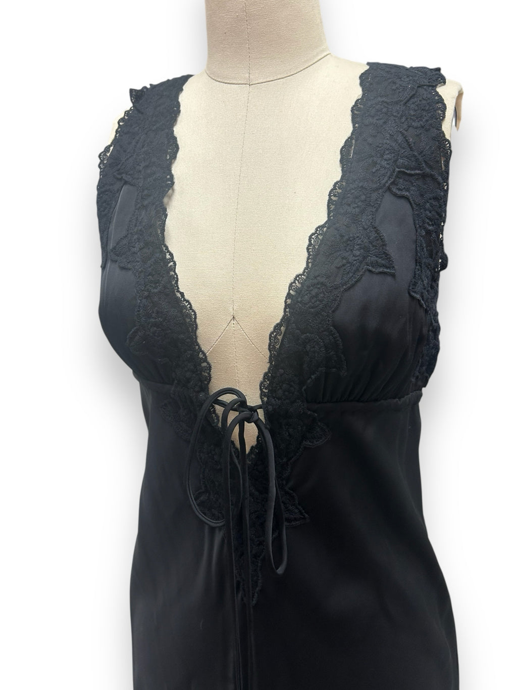 RUMORED VENICE SATIN MAXI DRESS BLACK LACE  MIDI SIZE MEDIUM