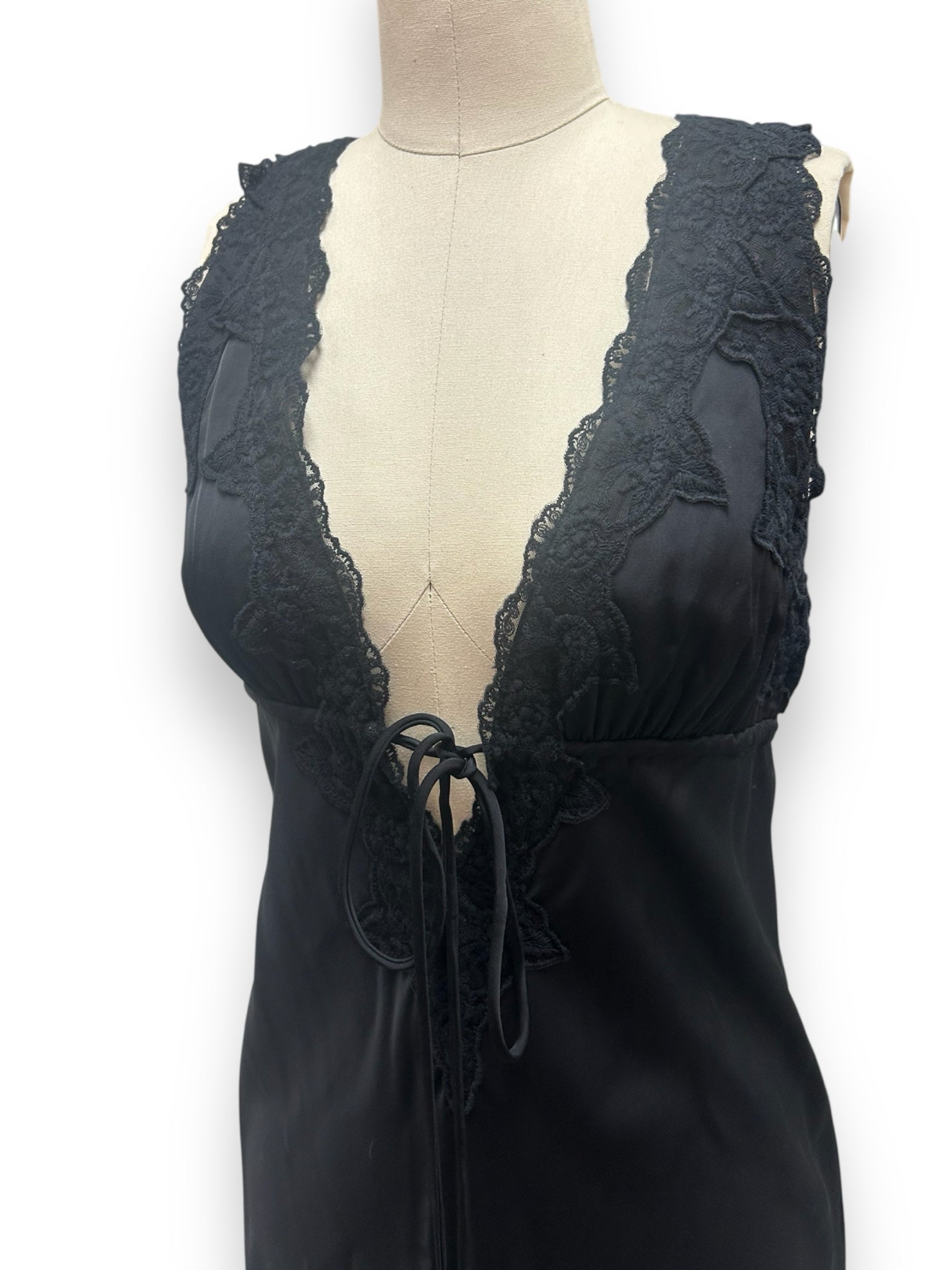 RUMORED VENICE SATIN MAXI DRESS BLACK LACE  MIDI SIZE MEDIUM