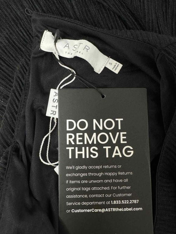 ASTR NWT! PLISSE FULLY LINED BLACK MAXI DRESS WITH PADDED SHOULDERS SIZE S - WEARHOUSE  CONSIGNMENT