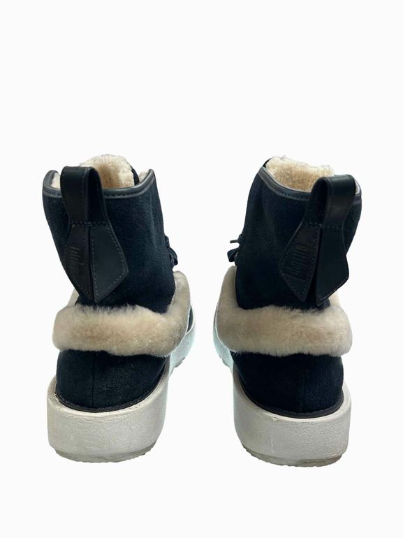 FITFLOP NYSA SUEDE SHEARLING CHUKKA BOOT SIZE: 9