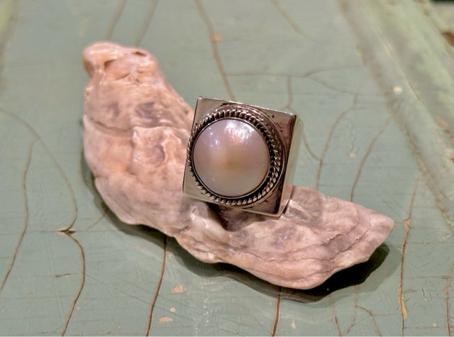 EXEX CLAUDIA AGUDELO STERLING SILVER PEARL STATEMENT RING 9