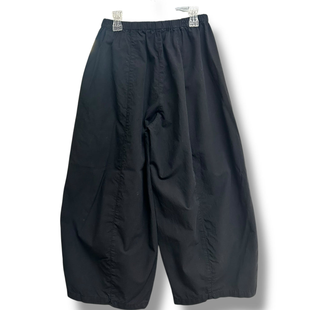 ELEVEN STITCH DESIGN BLACK CROPPED BARRELL PULL ON PANTS SIZE XS