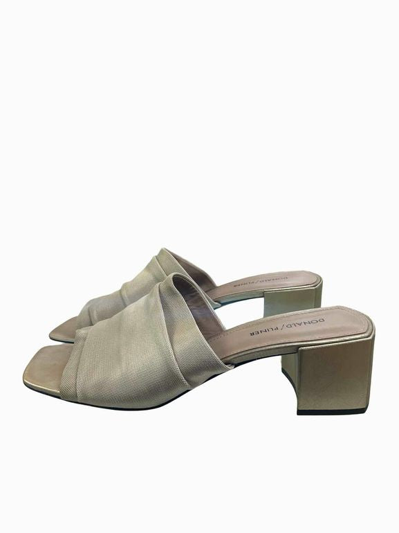 DONALD PLINER BRIT EASY METALLIC GOLD MESH SANDALS SIZE: 11