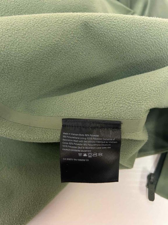 LULULEMON  GLYDE ALONG SOFTSHELL JACKET IN GREEN TWILL SIZE: 12