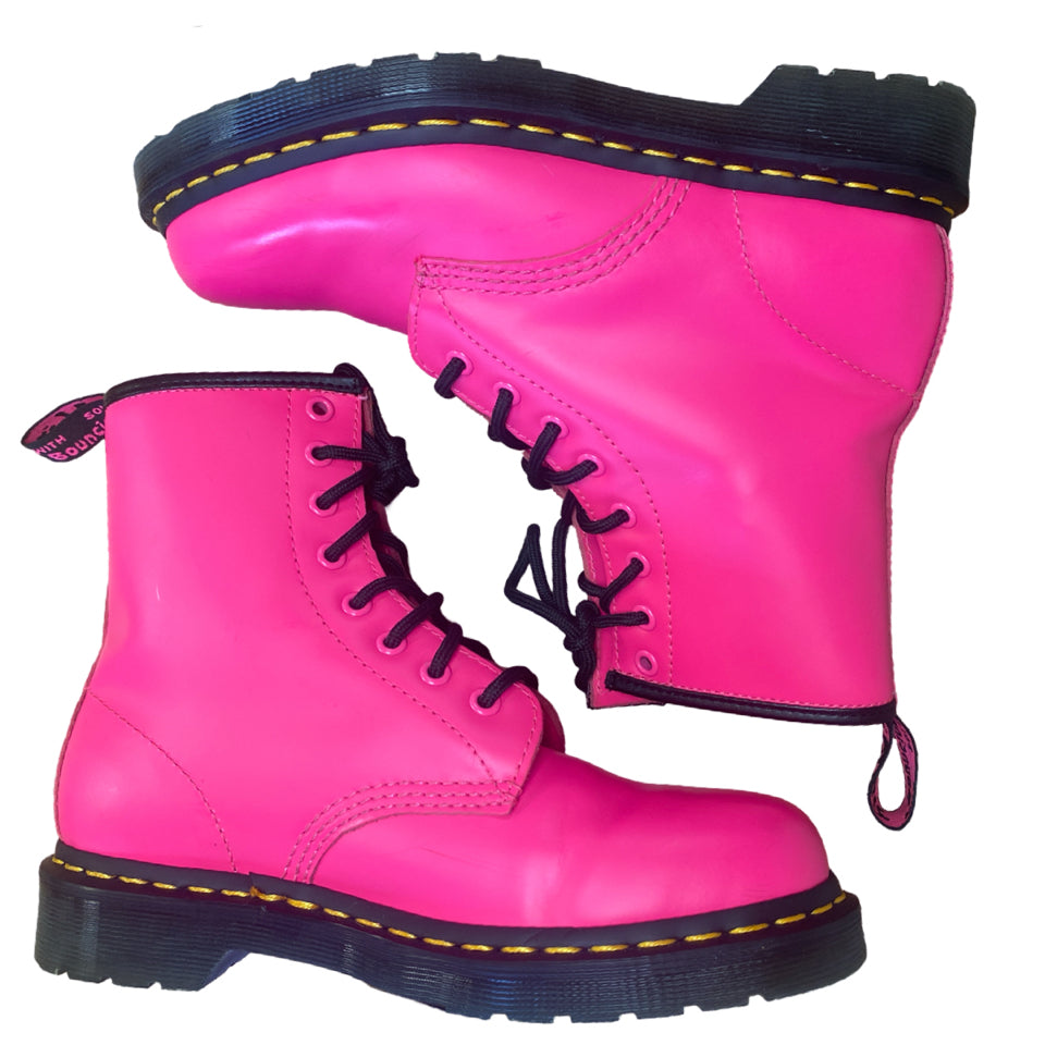 DR MARTENS SMOOTH LEATHER LACE UP BOOTS IN NEON PINK SIZE 38