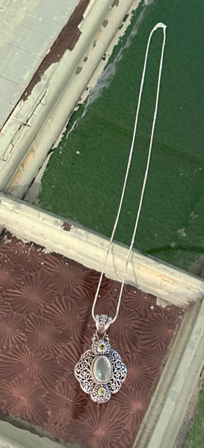 SARDA BALINESE GREEN CHALCEDONY 925 SILVER PENDANT NECKLACE