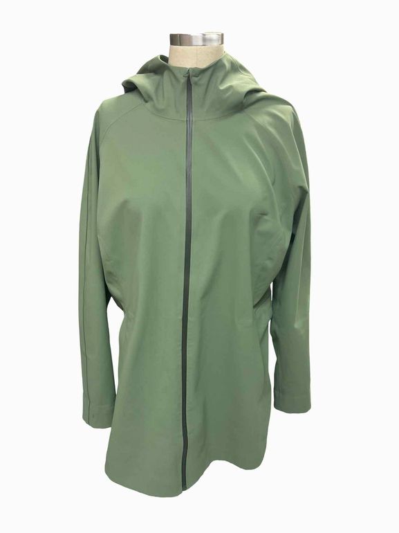 LULULEMON  GLYDE ALONG SOFTSHELL JACKET IN GREEN TWILL SIZE: 12