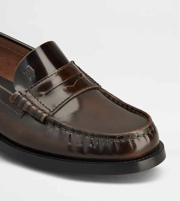 TODS PATENT LEATHER DRIVING LOAFER SIZE: 39.5