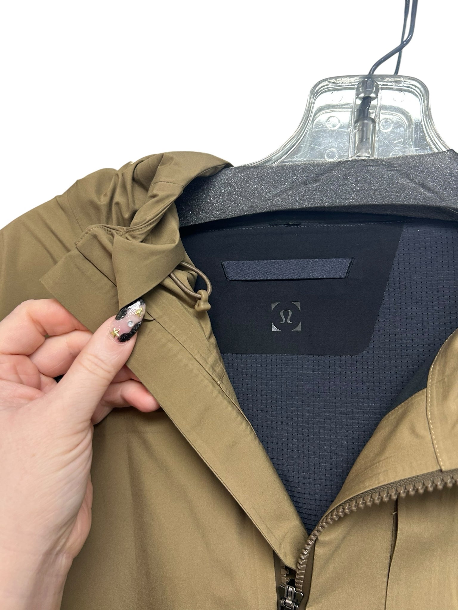 LULULEMON OUTPOUR SHELL WATERPROOF JACKET TAN SIZE MEDIUM - WEARHOUSE  CONSIGNMENT