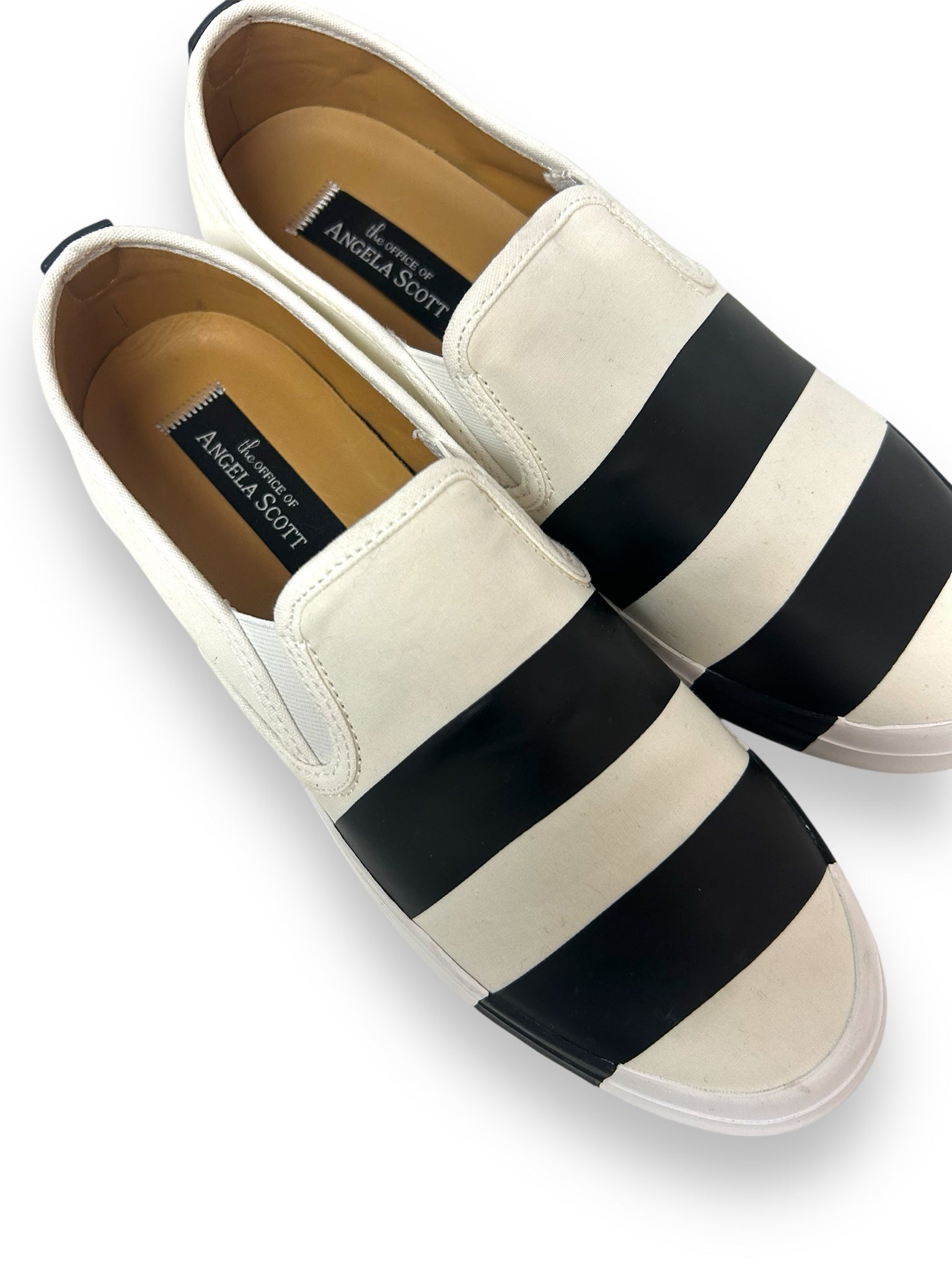 THE OFFICE OF ANGELA SCOTT SLIP ON SHOE WHITE BLACK STRIPE SIZE 39