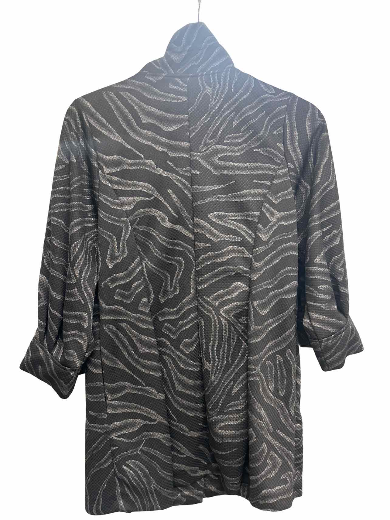 DAMEE INC. LAGENLOOK ART TO WEAR ZEBRA PRINT BUTTON-UP RUFFLE COLLAR SIZE: XL