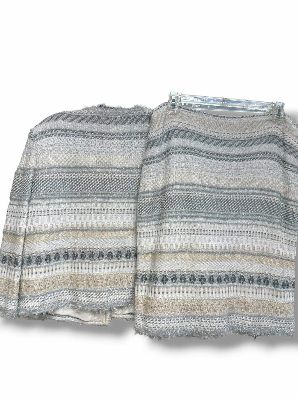 ST JOHN COUTURE TWEED METALLIC FRINGE SILVER JACKET SKIRT SET SIZE 10