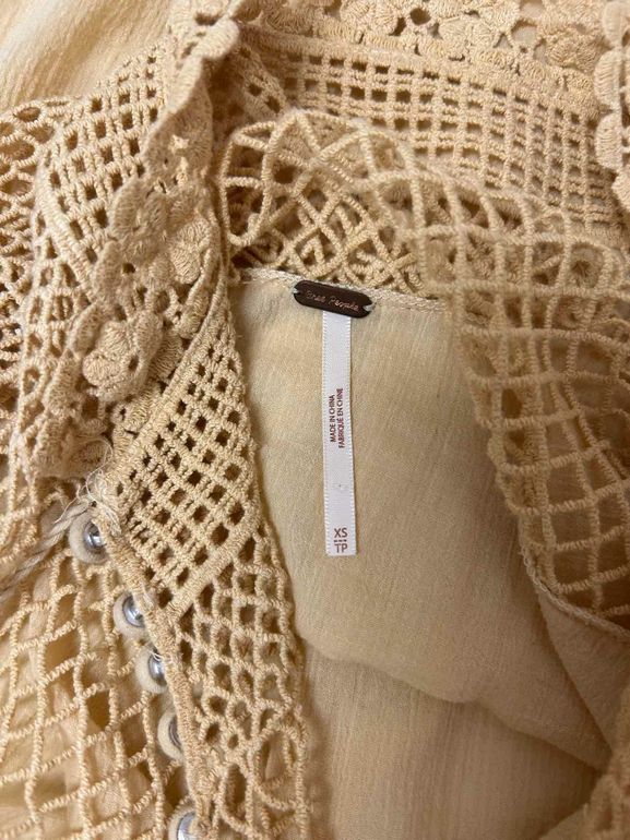 FREE PEOPLE ON THE ISLAND CROCHET BLOUSE SIZE: XS