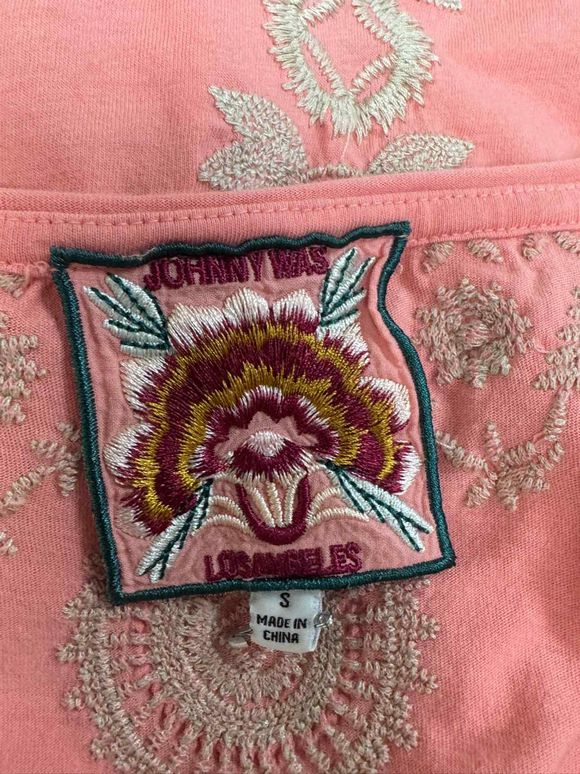 JOHNNY WAS MAKANA EVERYDAY EMBROIDERED LIGHT PINK TEE SIZE S