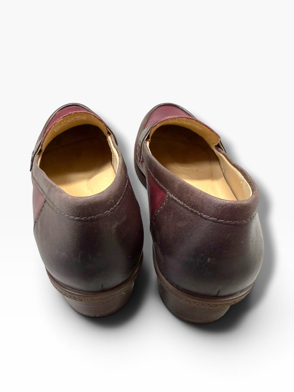NIB  DANSKO DANICA WATERPROOF BURNISHED PLUM CHOCOLATE HEELED LOAFERS SIZE 39