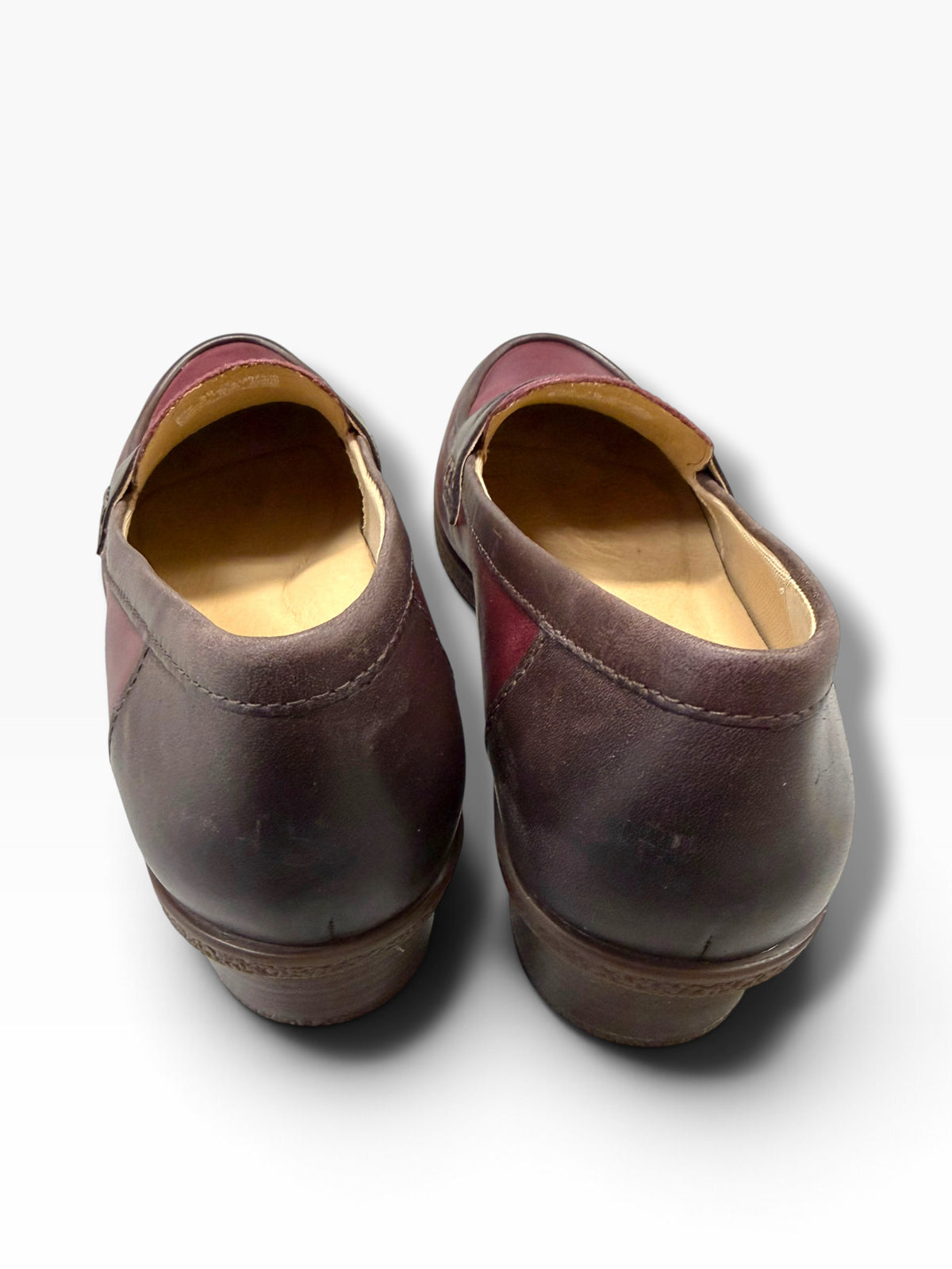 NIB  DANSKO DANICA WATERPROOF BURNISHED PLUM CHOCOLATE HEELED LOAFERS SIZE 39