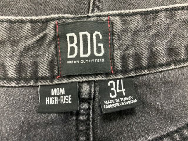 BDG GRAY MOM HIGH-RISE JEANS 34